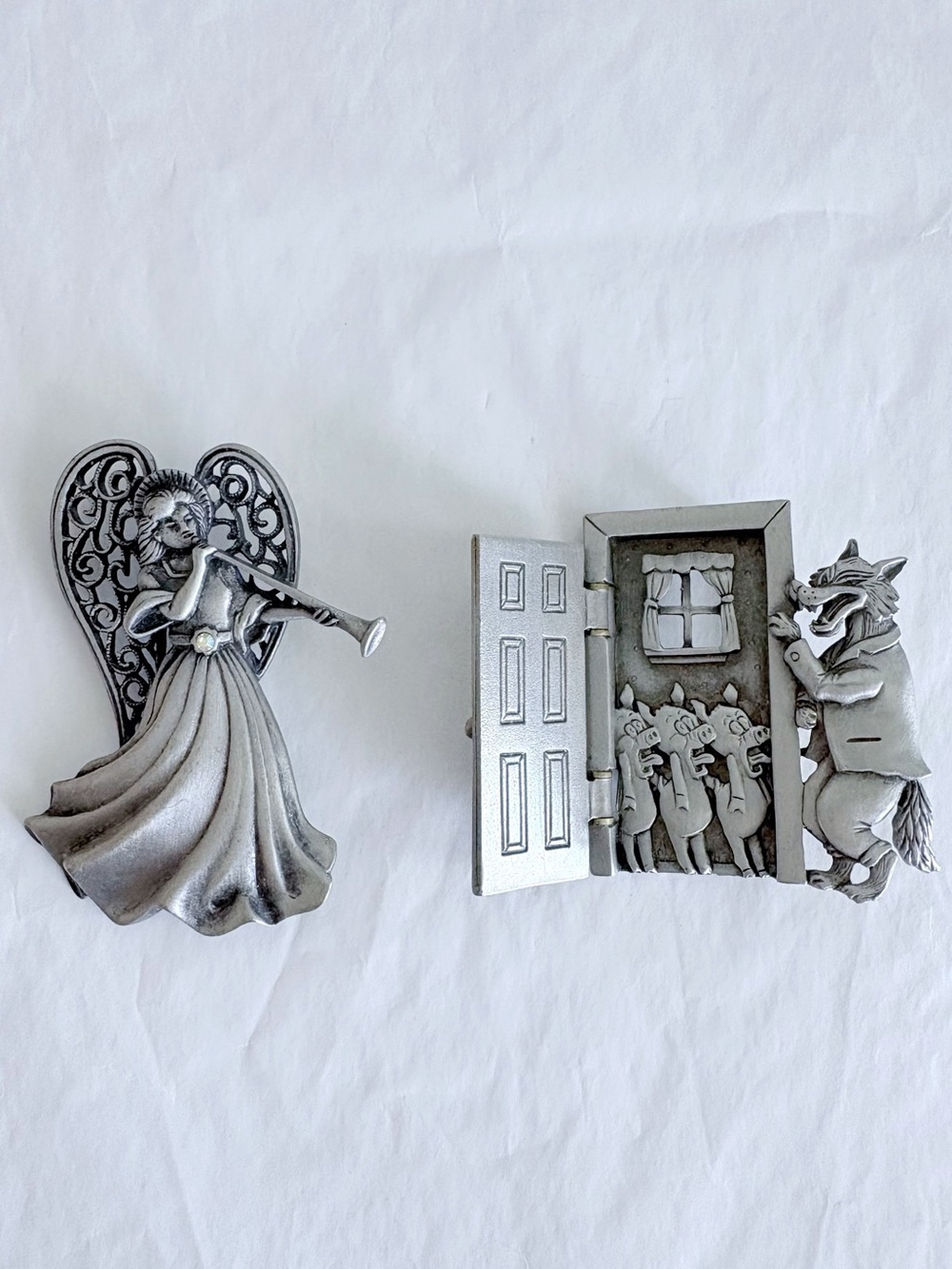 Rare JJ opening door “The 3 Little Pigs” & Angel Brooch pins